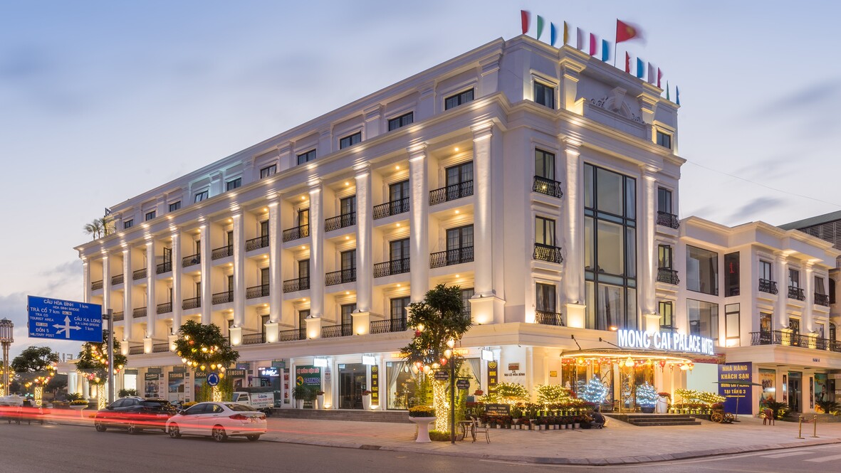 Móng Cái Palace sở hữu 71 phòng nghỉ sang trọng với tông màu trang nhã theo lối kiến trúc cổ điển, với tiện ích và dịch vụ hoàn hảo để mang tới cho khách hàng.